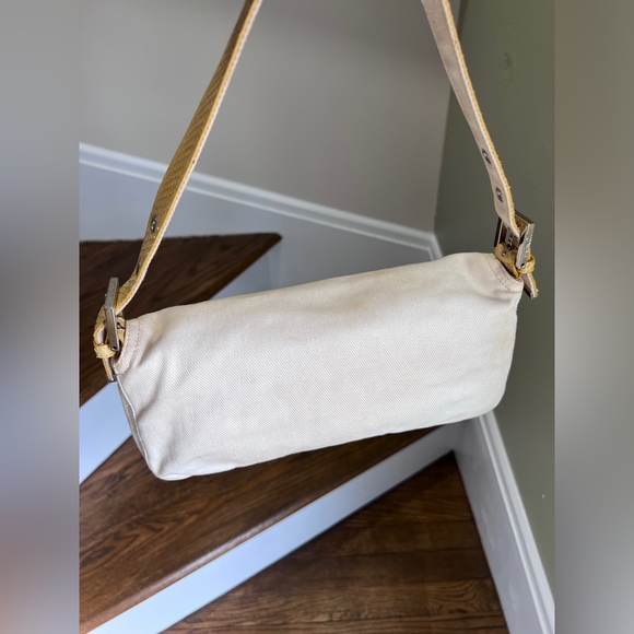 Auth🤍Vintage Fendi baguette. White/Beige.🐍Snakeskin - Picture 5 of 17